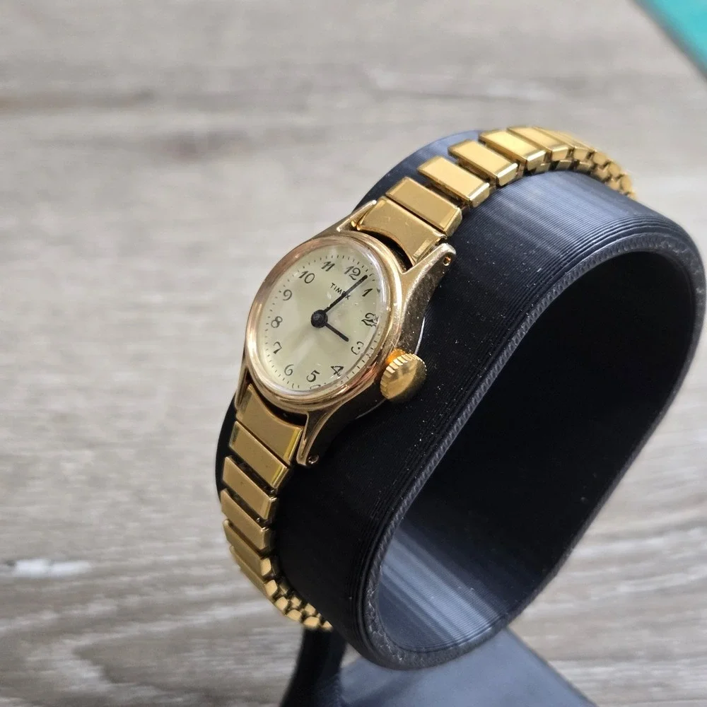Timex Vintage Ladies Gold Tone Watch Cream Dial Arabic Numerals Expansion Band 6